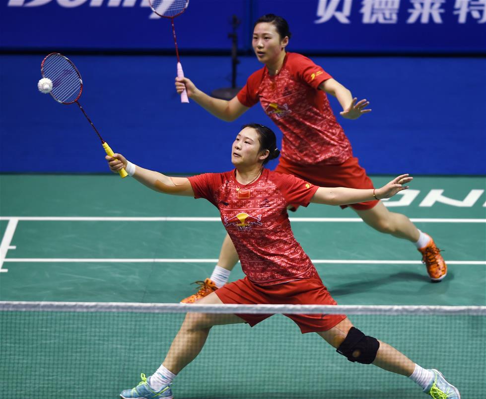 更密切地与 更密切地与